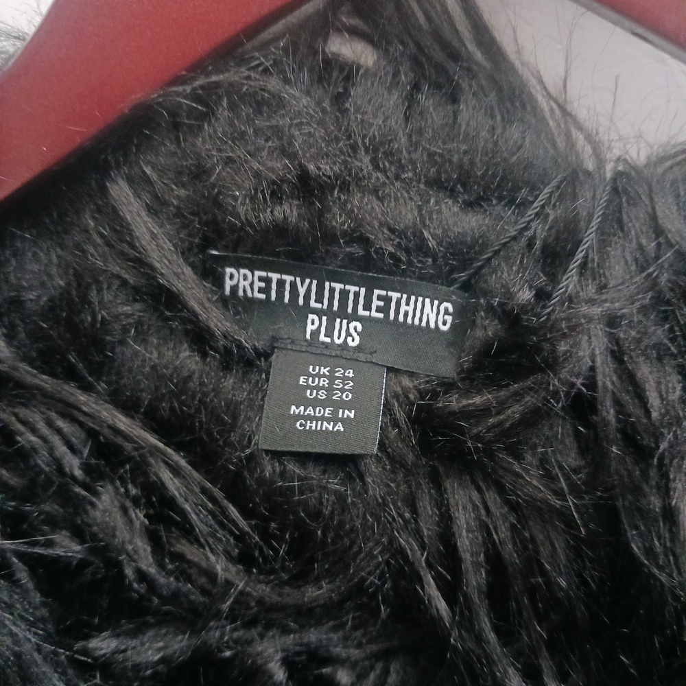 Plus Size PrettyLittleThing Black Faux Fur Coat - Picture 3 of 10